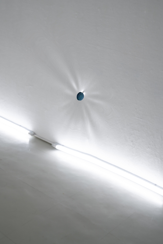 「鏡とボタン」インスタレーション